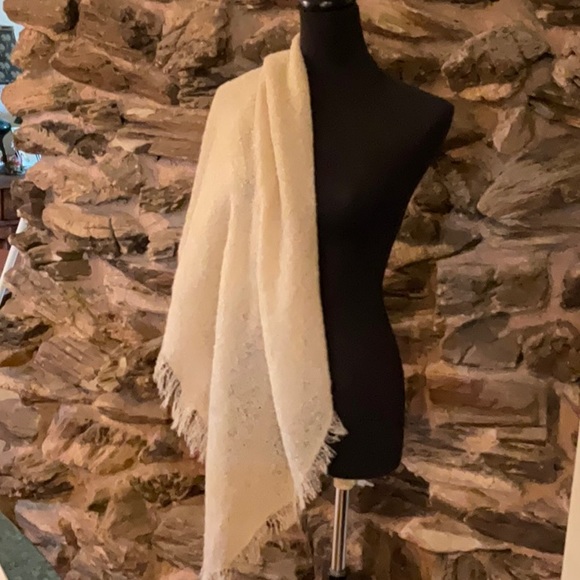 Shawl with Fringe - Picture 1 of 1